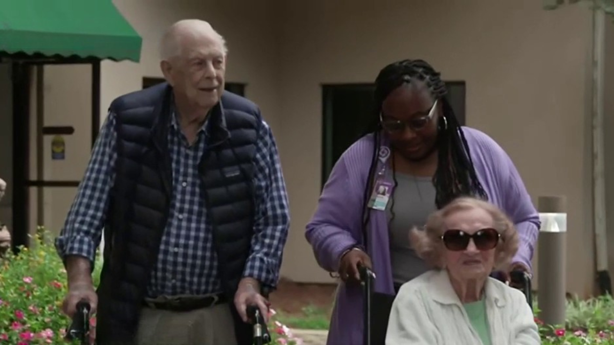 A ‘double joy’: Navy veteran couple marks 80th wedding anniversary on V-J Day  at george magazine