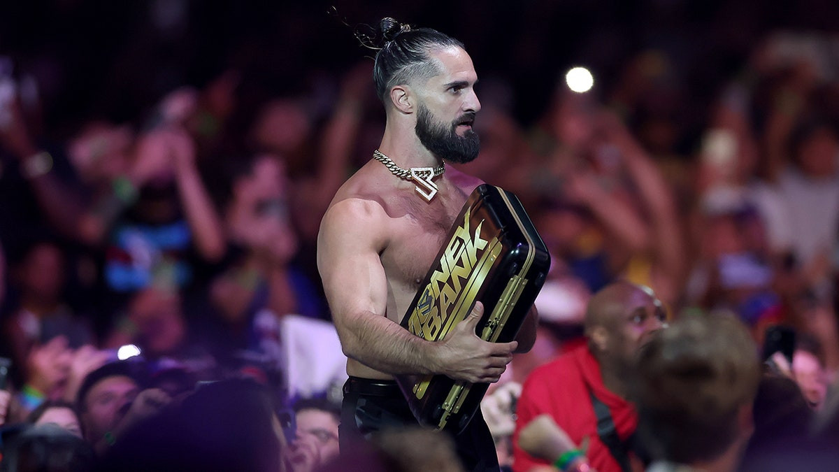 Seth Rollins pulls off the heist of the summer, leaves SummerSlam as world heavyweight champion  at george magazine