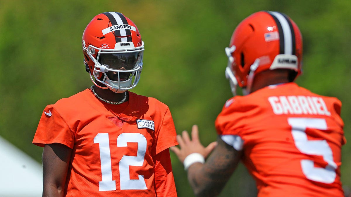 Browns' Dillon Gabriel clarifies 'entertainers' comment amid QB competition with Shedeur Sanders  at george magazine