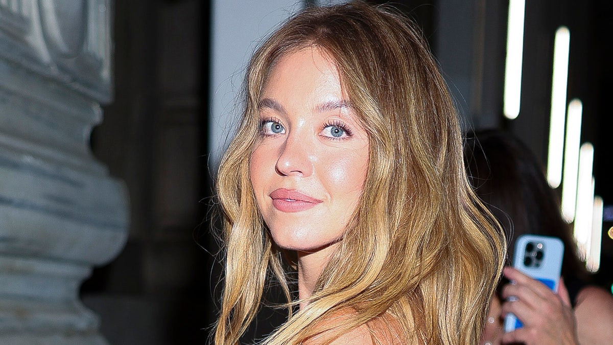 Sydney Sweeney stays quiet on American Eagle campaign, unapologetic about bathwater soap  at george magazine