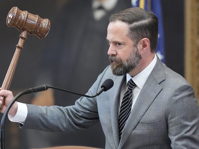 Texas asks Illinois court to enforce arrest warrants for Democratic lawmakers