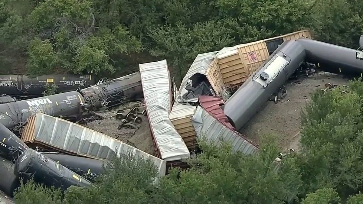 Smoke pours from train derailment in Palo Pinto County, Texas  at george magazine