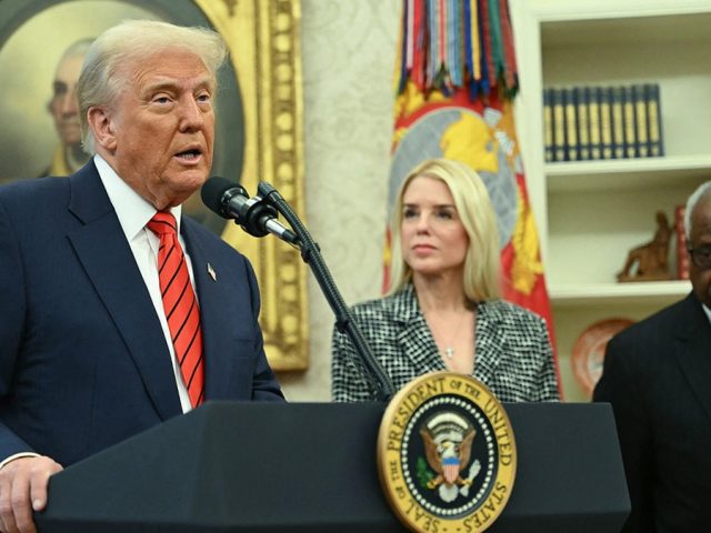 US appeals court blocks Trump contempt proceedings ordered by Boasberg