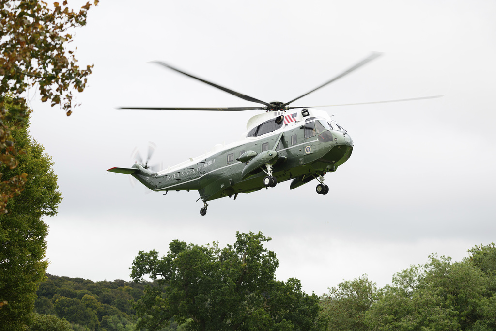 Trump’s helicopter makes emergency landing in England due to ‘hydraulic issue’  at george magazine