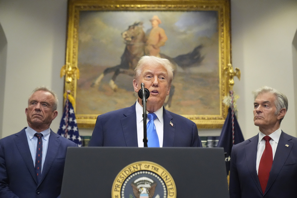 Trump cancels meeting with Jeffries and Schumer as government shutdown looms  at george magazine