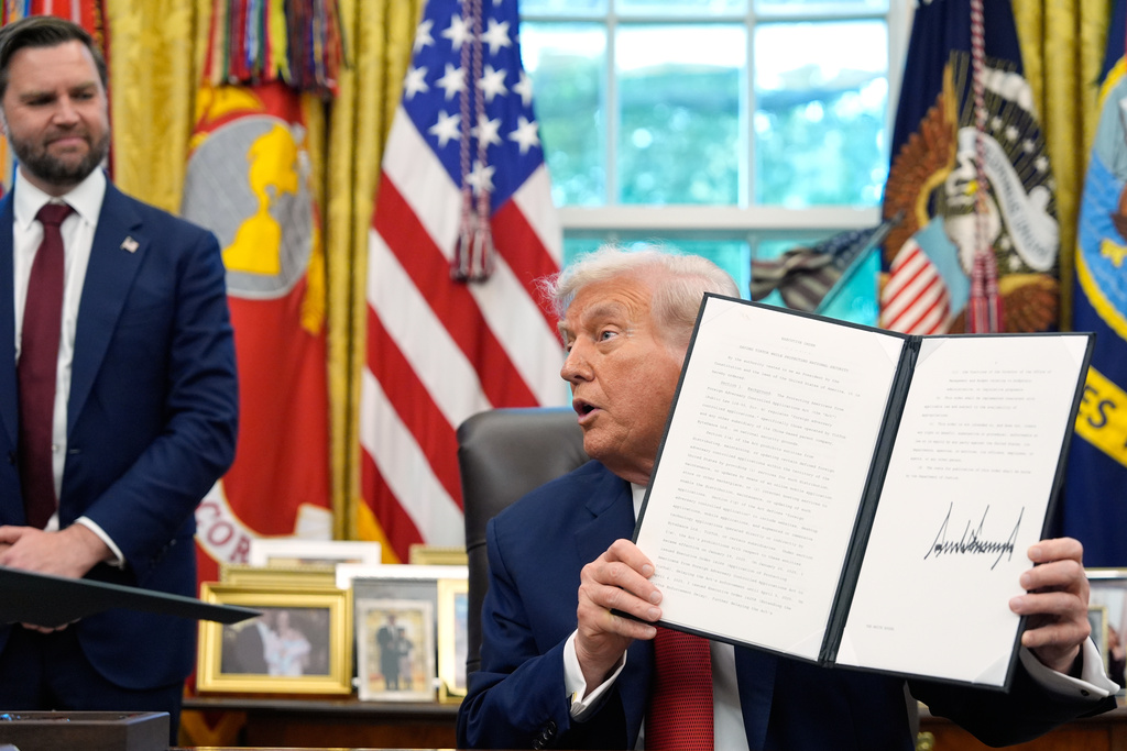Trump signs executive order allowing TikTok to continue operating in US  at george magazine