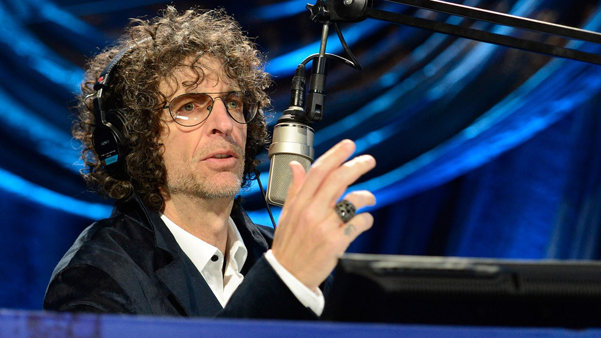 Stern tricks outlets into reporting he quit SiriusXM with Andy Cohen prank  at george magazine