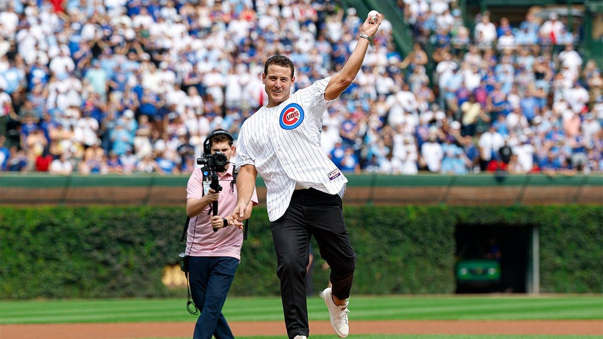 Cubs great Anthony Rizzo drops home run ball in Wrigley Field stands, jokes 'That's why I'm retired'  at george magazine