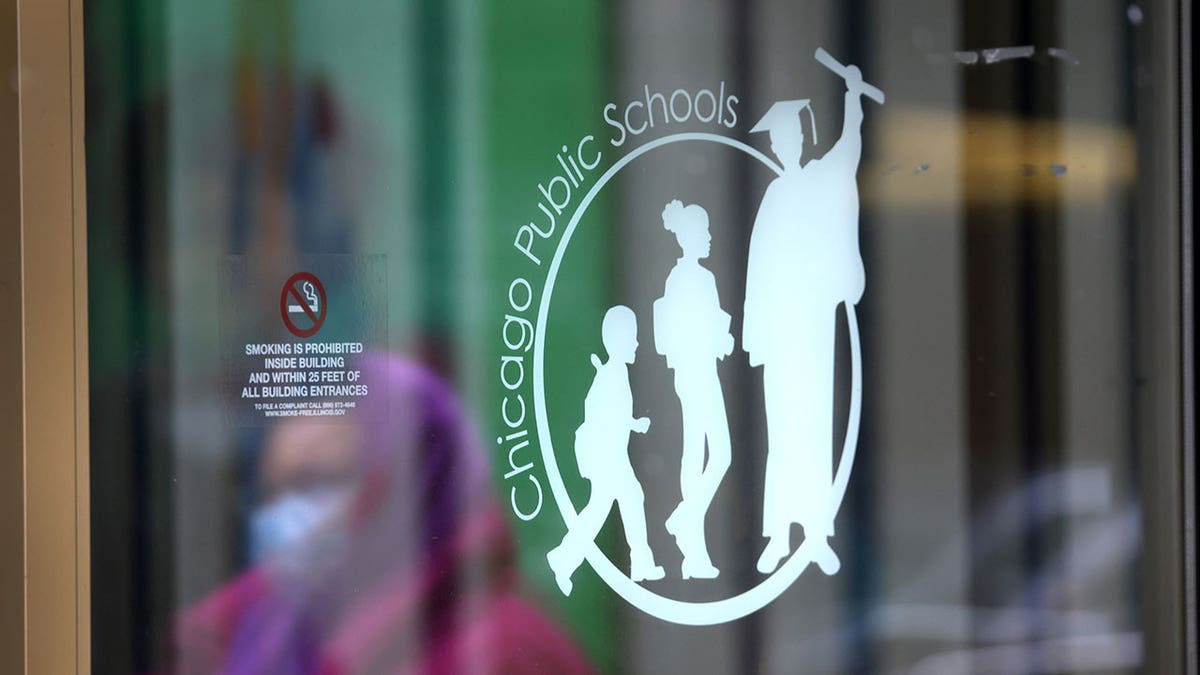 Preliminary data shows Chicago Public Schools enrollment falls to historic low: report  at george magazine