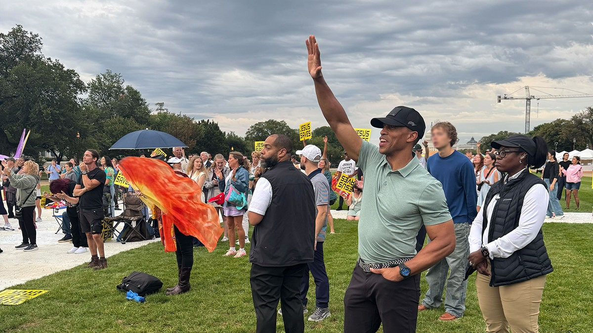 EXCLUSIVE: HUD Secretary Turner, worship leader Sean Feucht unite at National Mall faith-based event  at george magazine