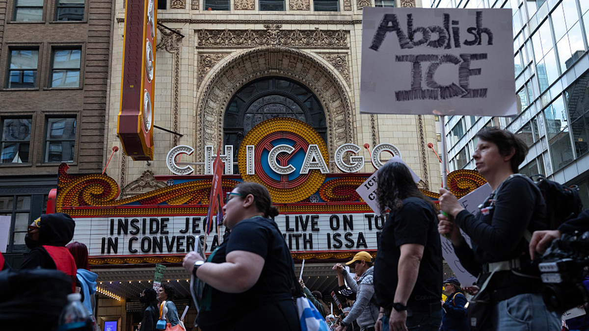 DHS ‘blitzes’ Chicagoland, netting ‘many arrests’ as Noem onsite for immigration crackdown  at george magazine