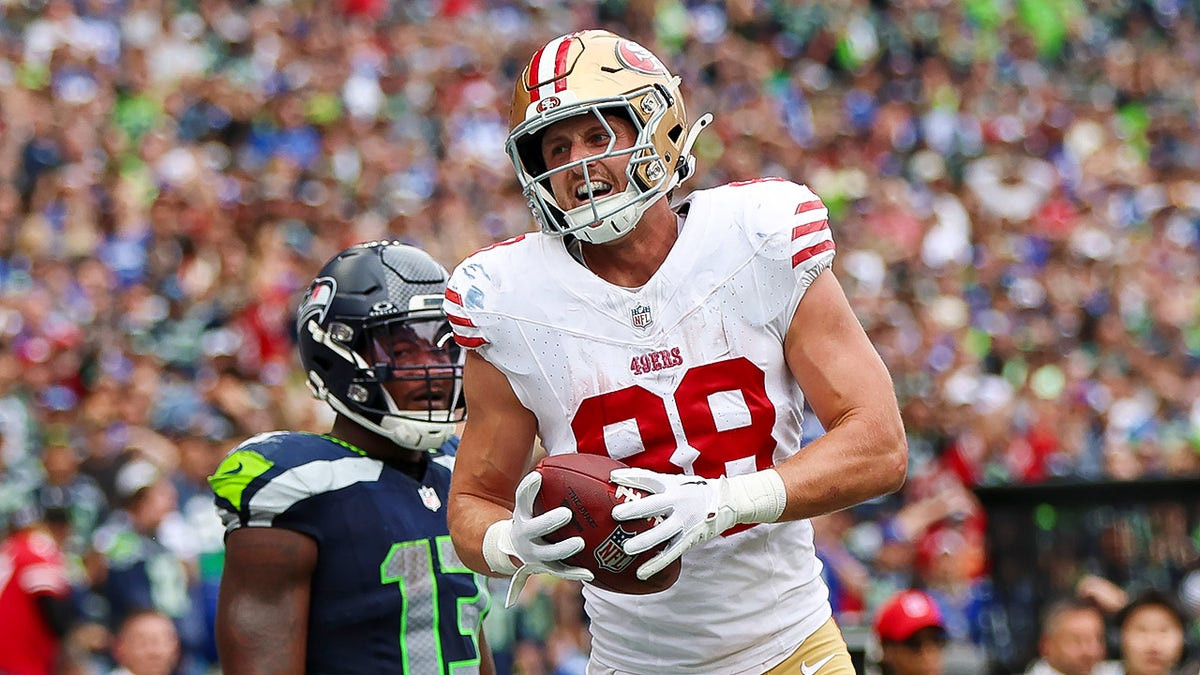 49ers backup tight end Jake Tonges makes miracle catch to stun Seahawks in fourth quarter season opener  at george magazine