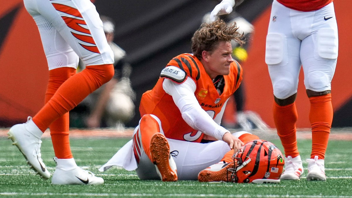 Bengals' Joe Burrow could miss 3 months as surgery an option for turf toe injury: report  at george magazine