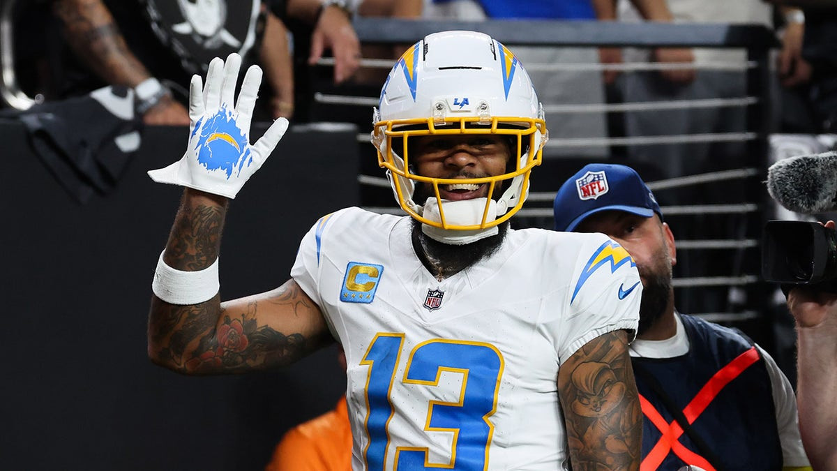 Chargers defeat Raiders on the road behind Justin Herbert's 2 touchdown passes  at george magazine