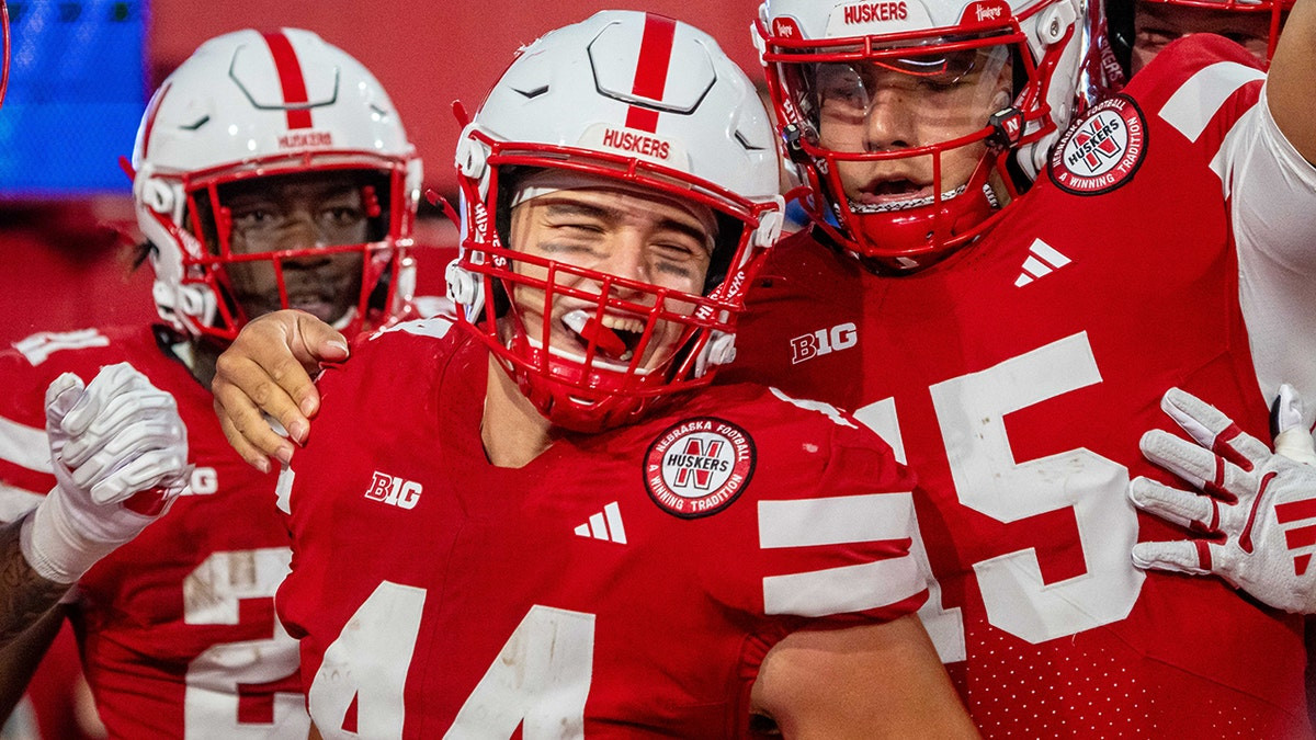 Nebraska's Luke Lindenmeyer proposes to girlfriend after scoring TD in big win  at george magazine