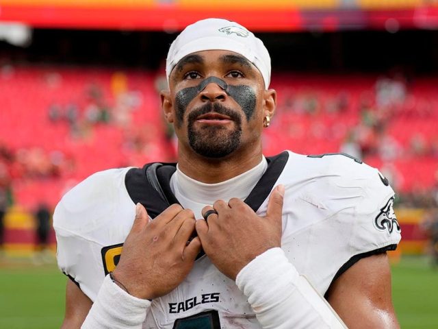 Eagles’ Jalen Hurts, Chiefs’ Chris Jones trade barbs at end of game