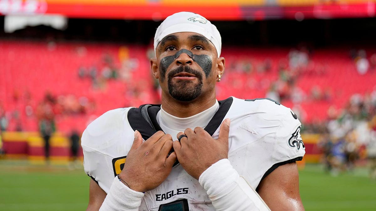 Eagles' Jalen Hurts, Chiefs' Chris Jones trade barbs at end of game  at george magazine