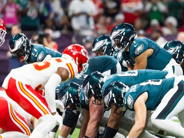 NFL fans accuse Eagles of committing penalties on tush push during win over Chiefs