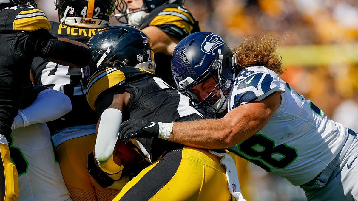 Steelers returner suffers major kickoff blunder in loss vs Seahawks  at george magazine