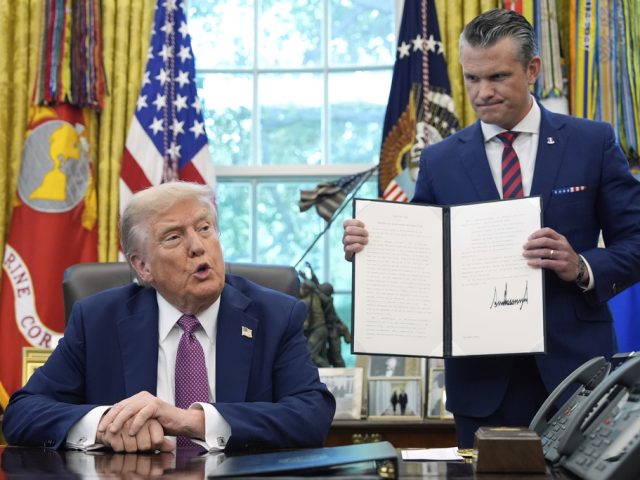 WATCH LIVE: Trump signs executive orders in Oval Office