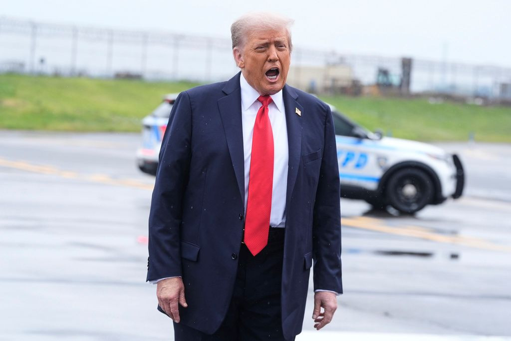 ‘We’re not going to war’ with Chicago, Trump says after meme post  at george magazine
