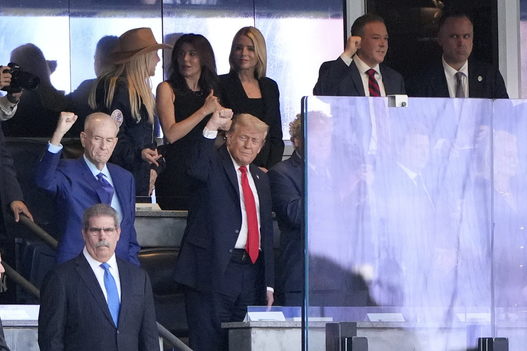 Trump gets ovation from Yankees fans after meeting with players on 9/11 anniversary  at george magazine