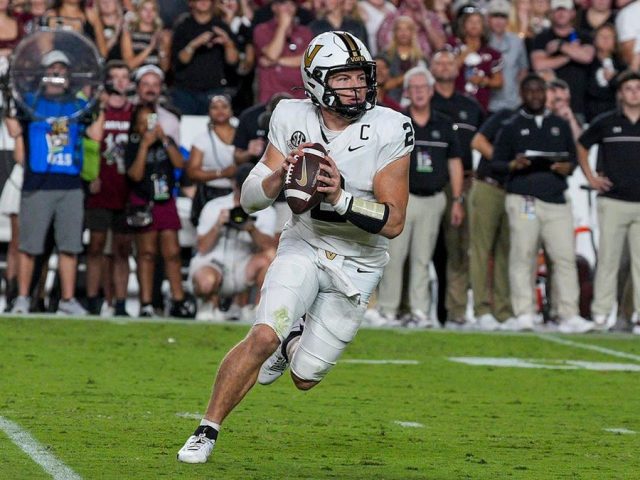 South Carolina holds moment of silence for Charlie Kirk before football game vs Vanderbilt