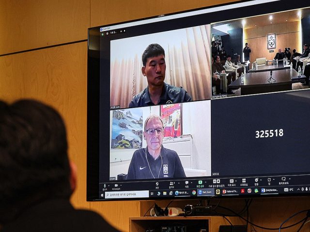 AI meeting notes are recording your private conversations