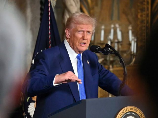 Trump to speak at $1 million-per-plate Mar-a-Lago candlelight dinner