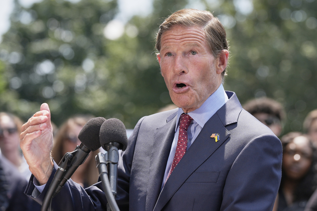 Trump says Blumenthal should ‘no longer’ be allowed to speak after heated Bondi hearing  at george magazine