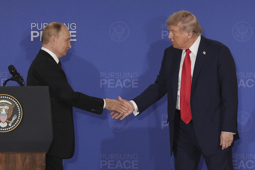 Trump and Putin to speak as US debates sending Ukraine Tomahawk missiles  at george magazine