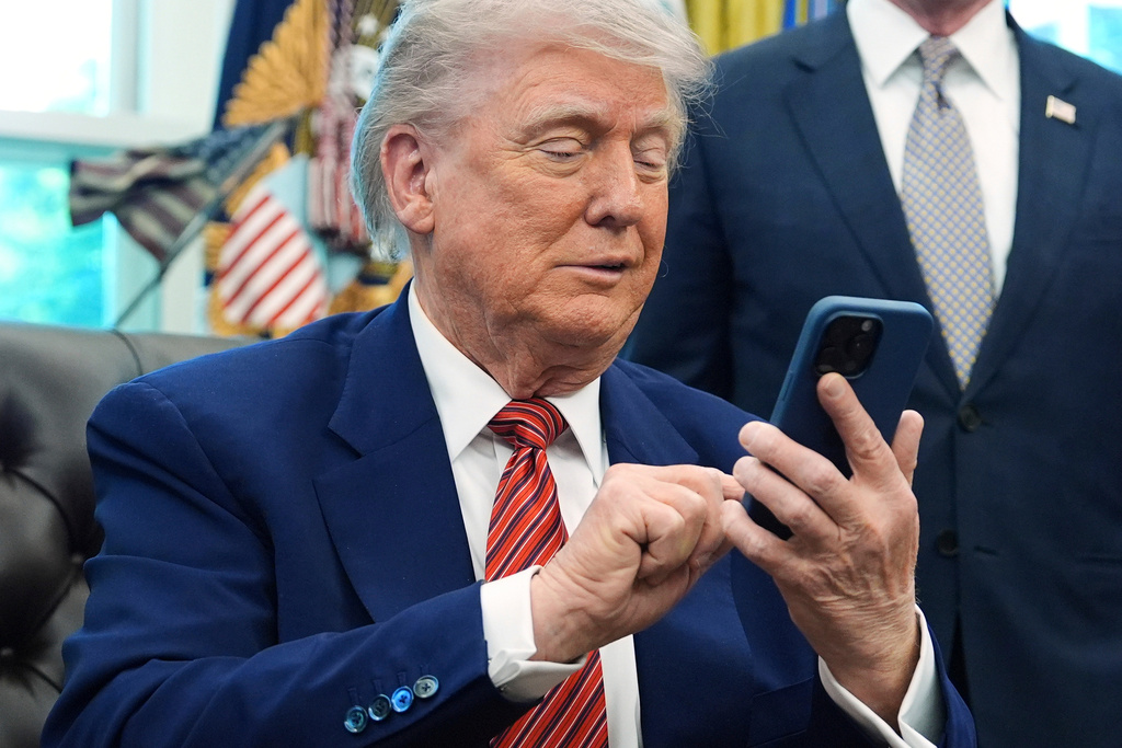 White House pressures Democrats over shutdown delays to key economic data  at george magazine
