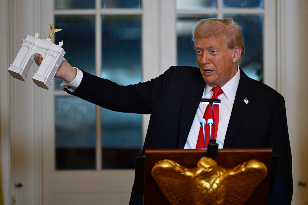 Trump unveils plans for ‘Independence Arch’ at dinner thanking donors of White House ballroom  at george magazine