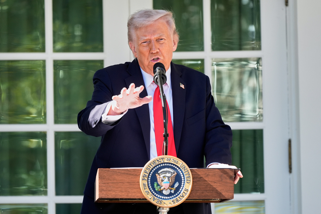 Trump keeps easing Democratic pressure points as ‘very real’ shutdown deadline approaches  at george magazine