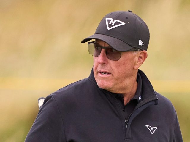 Golf legend Phil Mickelson reacts to Charlie Kirk’s Presidential Medal of Freedom award date