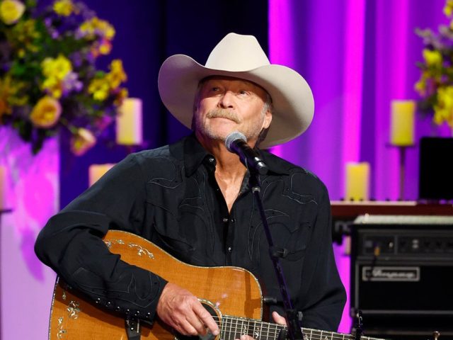 Country star Alan Jackson plans one final bow in Nashville after health issues force retirement