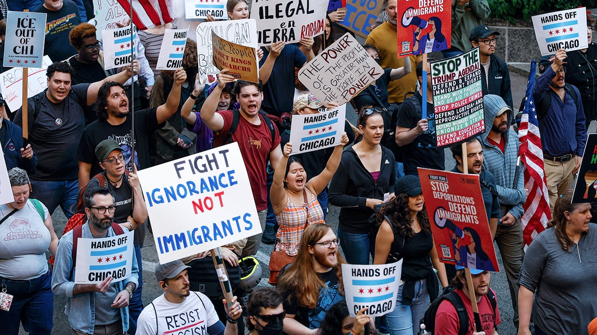Obama-appointed judge says she wants body cameras for federal agents amid Chicago anti-ICE clashes  at george magazine
