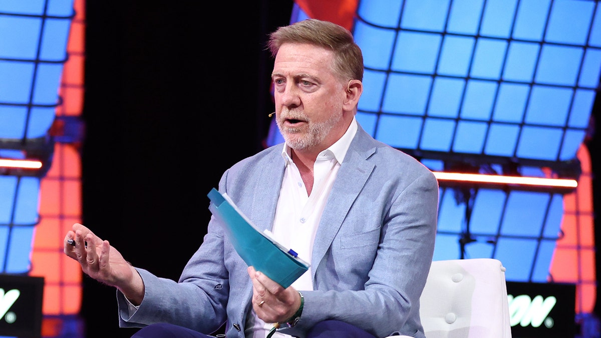 Former '60 Minutes' producer says he was pressured to apologize over Harris interview  at george magazine
