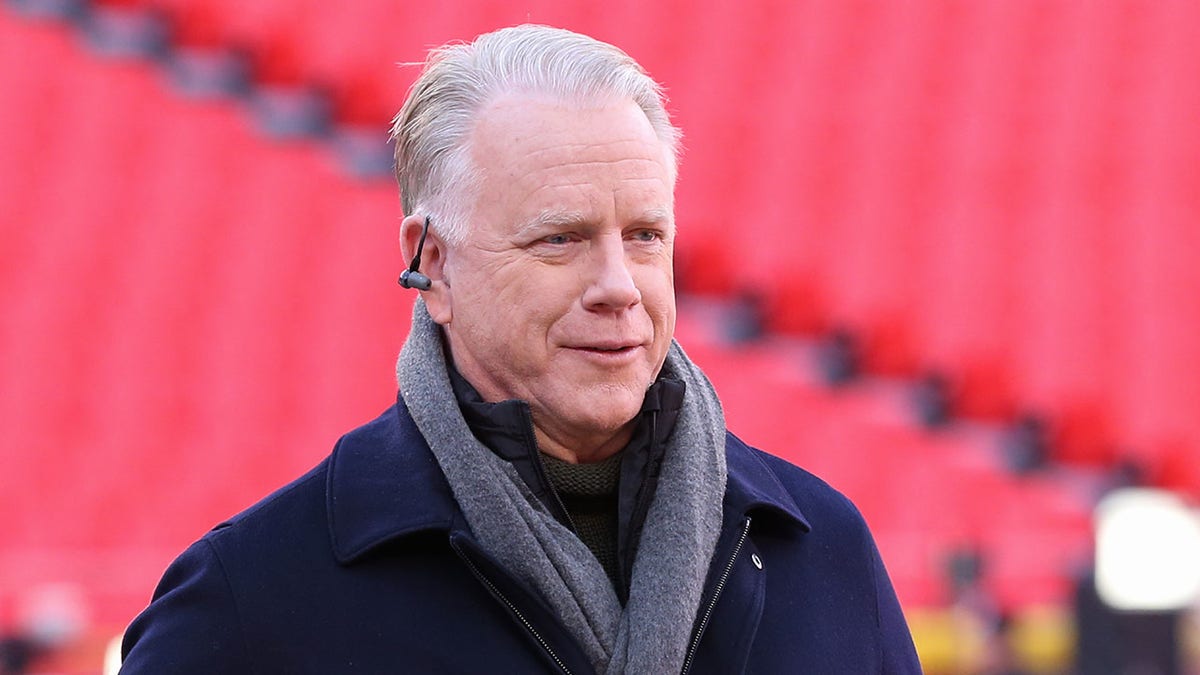 Radio host Boomer Esiason takes on-air jab at Yankees broadcaster Suzyn Waldman  at george magazine