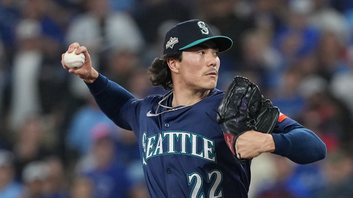 Mariners pitcher's media availability interrupted by audible scream in locker room after crushing Game 7 loss  at george magazine