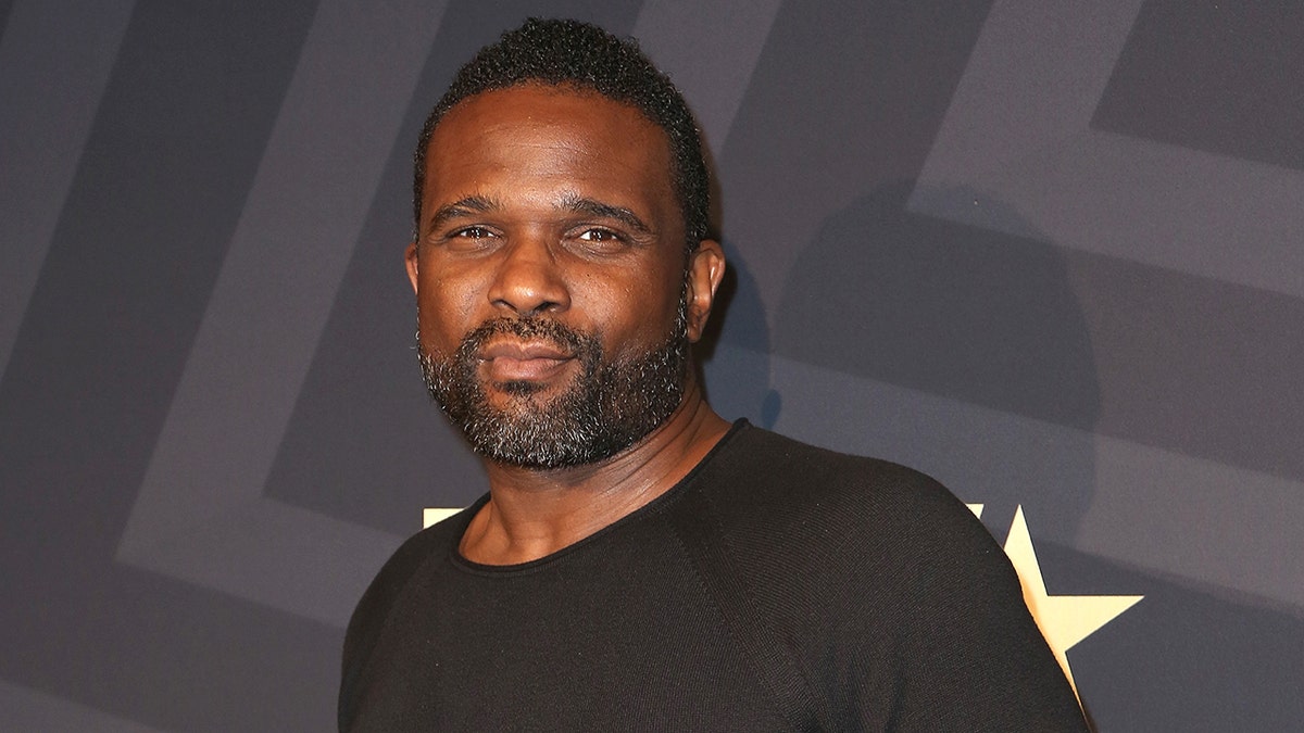 'Family Matters' star Darius McCrary arrested at US-Mexico border on felony fugitive charges  at george magazine
