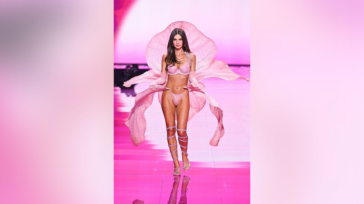 Victoria’s Secret Fashion Show stuns as Gigi Hadid, Emily Ratajkowski and Behati Prinsloo turn heads on runway  at george magazine
