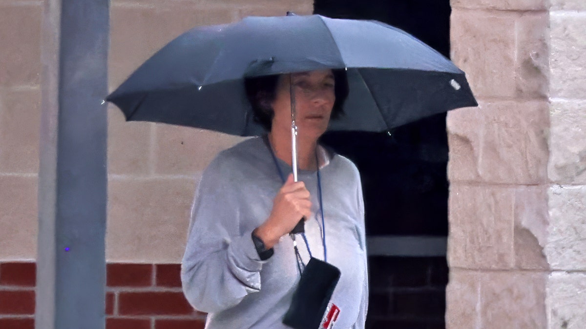 Ghislaine Maxwell gets 'hotel' guest treatment at 'Club Fed' prison, consultant says  at george magazine