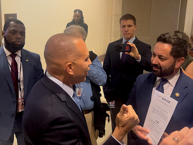 Screaming match erupts between Hakeem Jeffries, Mike Lawler as government shutdown chaos continues