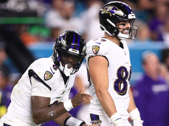 Ravens’ Lamar Jackson lights up Dolphins with 4 TDs in dominant return from injury