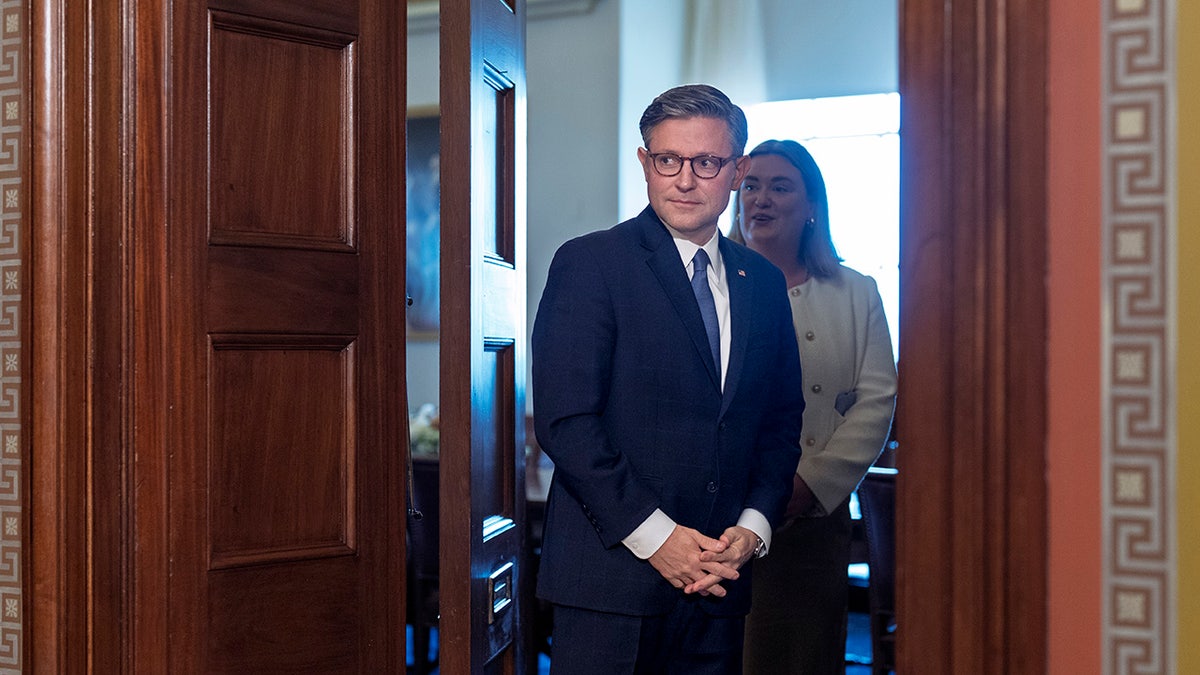 Johnson turns up shutdown pressure on Democrats as GOP unease grows  at george magazine