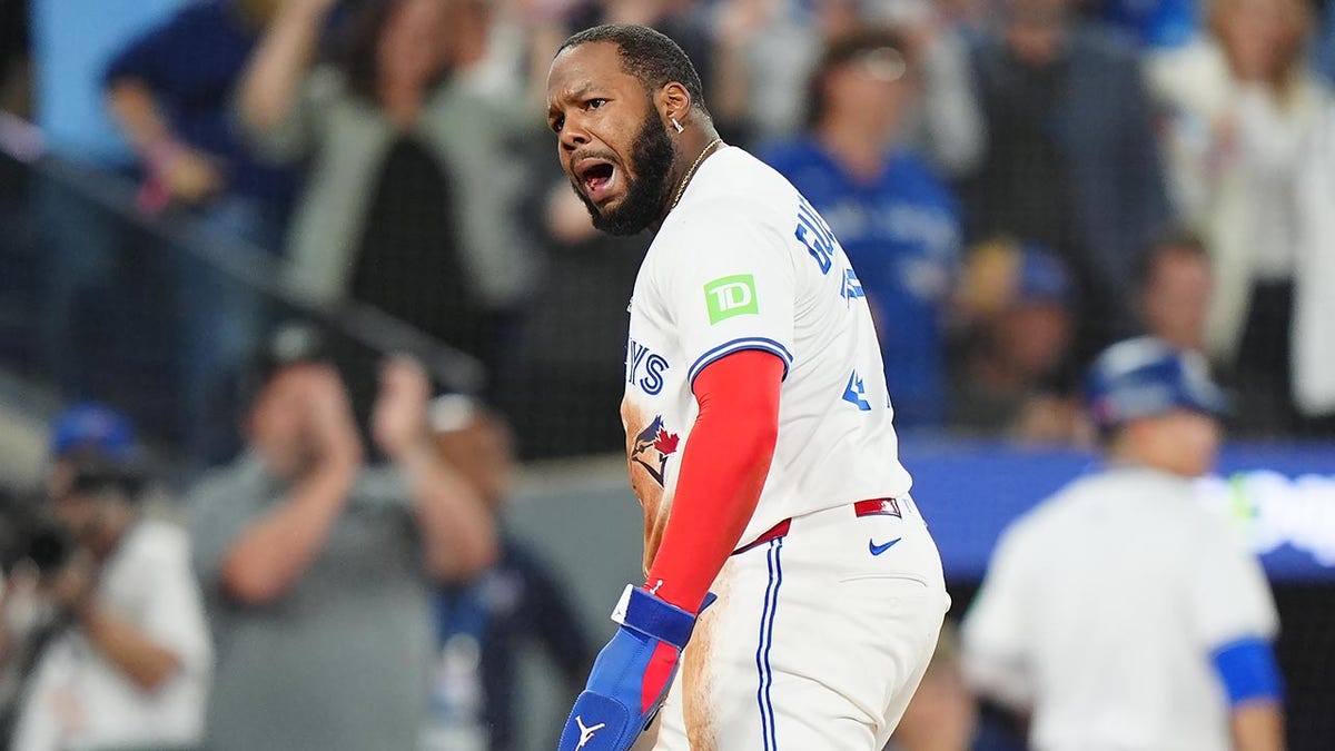 Blue Jays force Game 7 with crucial win over Mariners  at george magazine