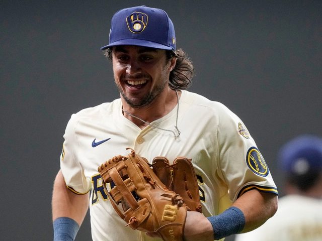 Brewers pull off astonishing double play against Dodgers in NLCS