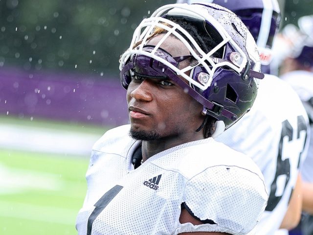 College football star sets NCAA record with 522 rushing yards