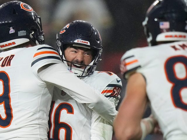 Jake Moody kicks game-winning field goal in first appearance with Bears